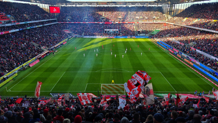 2:2 endet das Spiel 1. FC Köln gegen Hannover 96 Foto (c) Stadionkind @schoti75