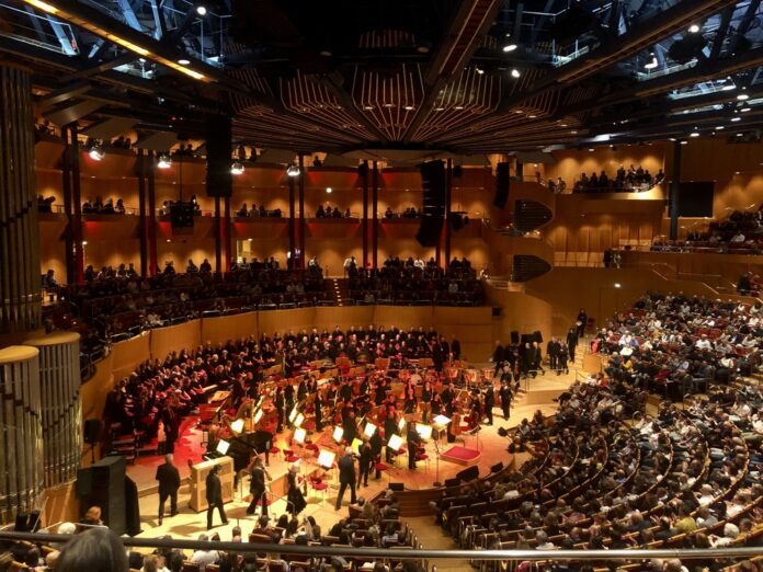 58295CE3-FA04-4898-8A78-964A83EB1B6B_1_105_c Highlights der Filmmusik: Ennio Morricone, John Williams, Martin Böttcher, Hans Zimmer – von epischen Abenteuern bis zu romantischen Dramen.