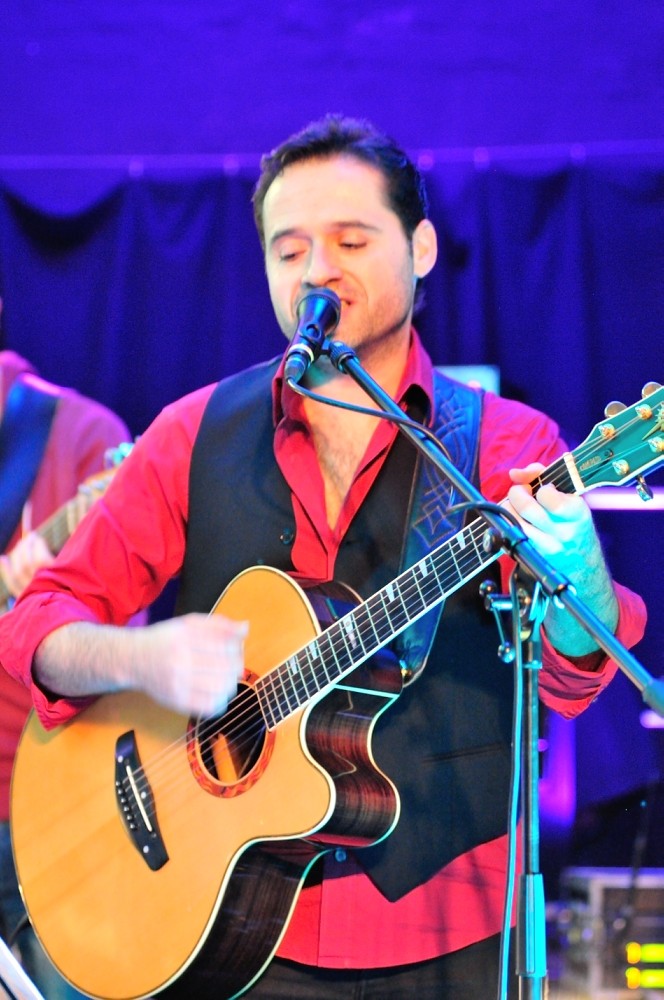 Yoni Vidal Vocal and guitar