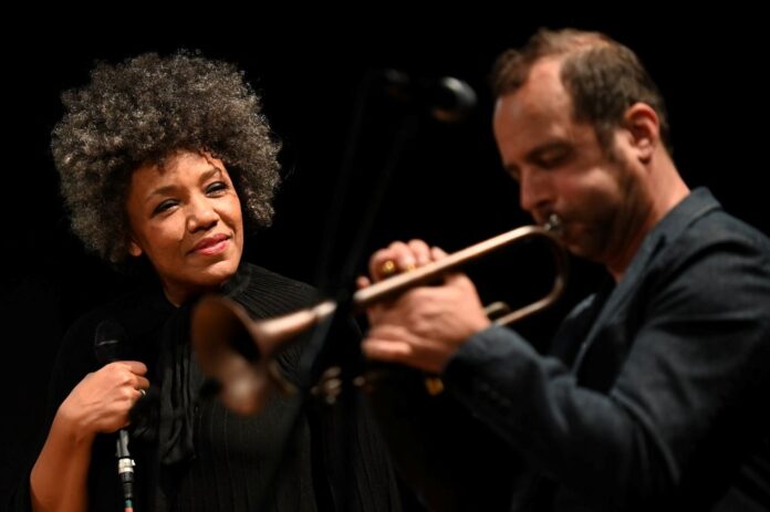 jooKRAUS-folaDADA - martinMEIXNER Christmas Serenade Altes Pfandhaus Köln im Dezember Foto (c)Matthias Düffert