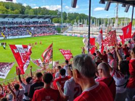 2500 mitgereiste 1. FC Köln Fans feuerten 90 Minuten bedingungslos ihr team an Foto @ Stadionkind Schoti75