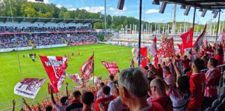 2500 mitgereiste 1. FC Köln Fans feuerten 90 Minuten bedingungslos ihr team an Foto @ Stadionkind Schoti75