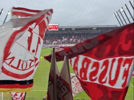 1. FC Köln beim SSV Jahn mit Auswärtssieg. Für uns dabei Stadionkind @schoti75 Danke Micha für das Foto :-)