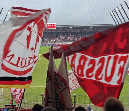 1. FC Köln beim SSV Jahn mit Auswärtssieg. Für uns dabei Stadionkind @schoti75 Danke Micha für das Foto :-)