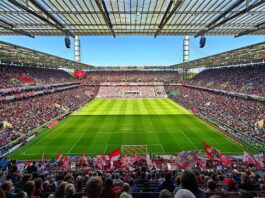 1. FC Köln Heimspiel gegen SSV Ulm. Bestes Stadionwetter und fullhouse Foto (c) Stadionkind @Schoti75