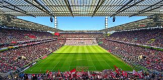 1. FC Köln Heimspiel gegen SSV Ulm. Bestes Stadionwetter und fullhouse Foto (c) Stadionkind @Schoti75