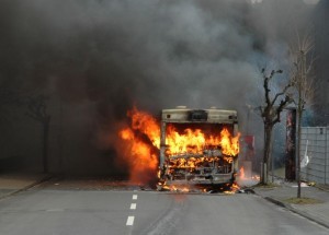 KVB-Bus-brennt