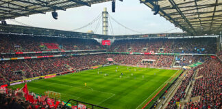 Schalke 04 mit 1:0 besiegt, drei Punkte gesichert und erneut die Tabellenspitze der 2. Bundesliga erobert. Foto Stadionkind @schoti75